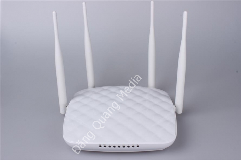Bộ phát wifi 4 ăng ten xuyên tường Tenda FH456 450Mbs